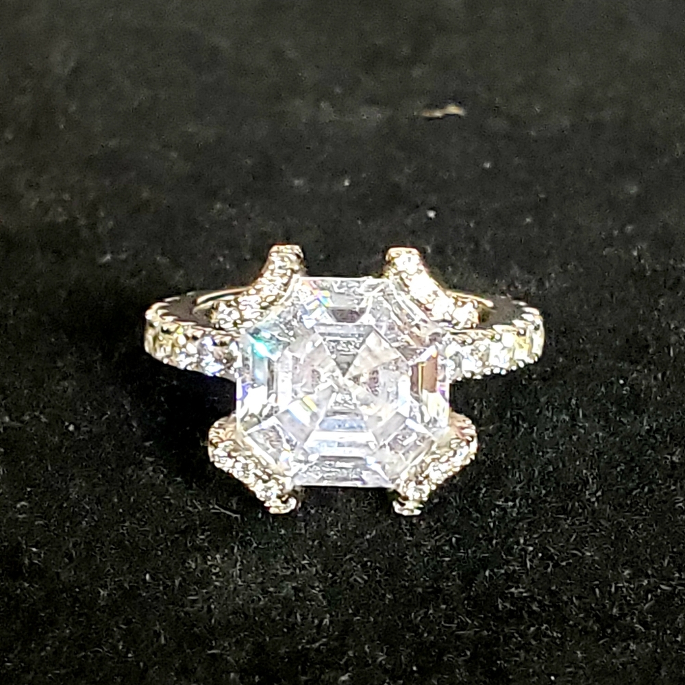Radiant 925 JCL Silver Women's Ring with Clear Gemstone